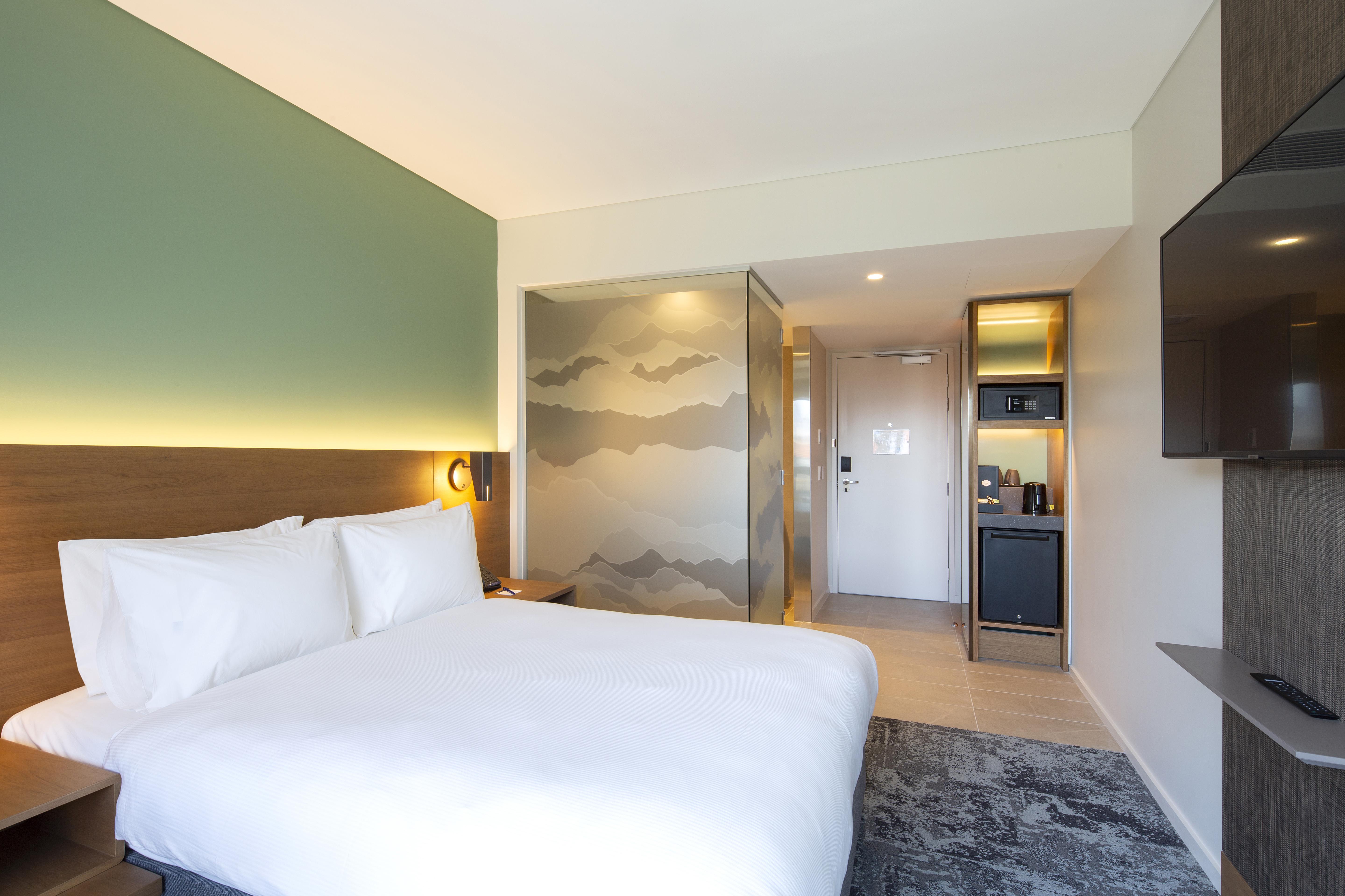 Express & By Ihg