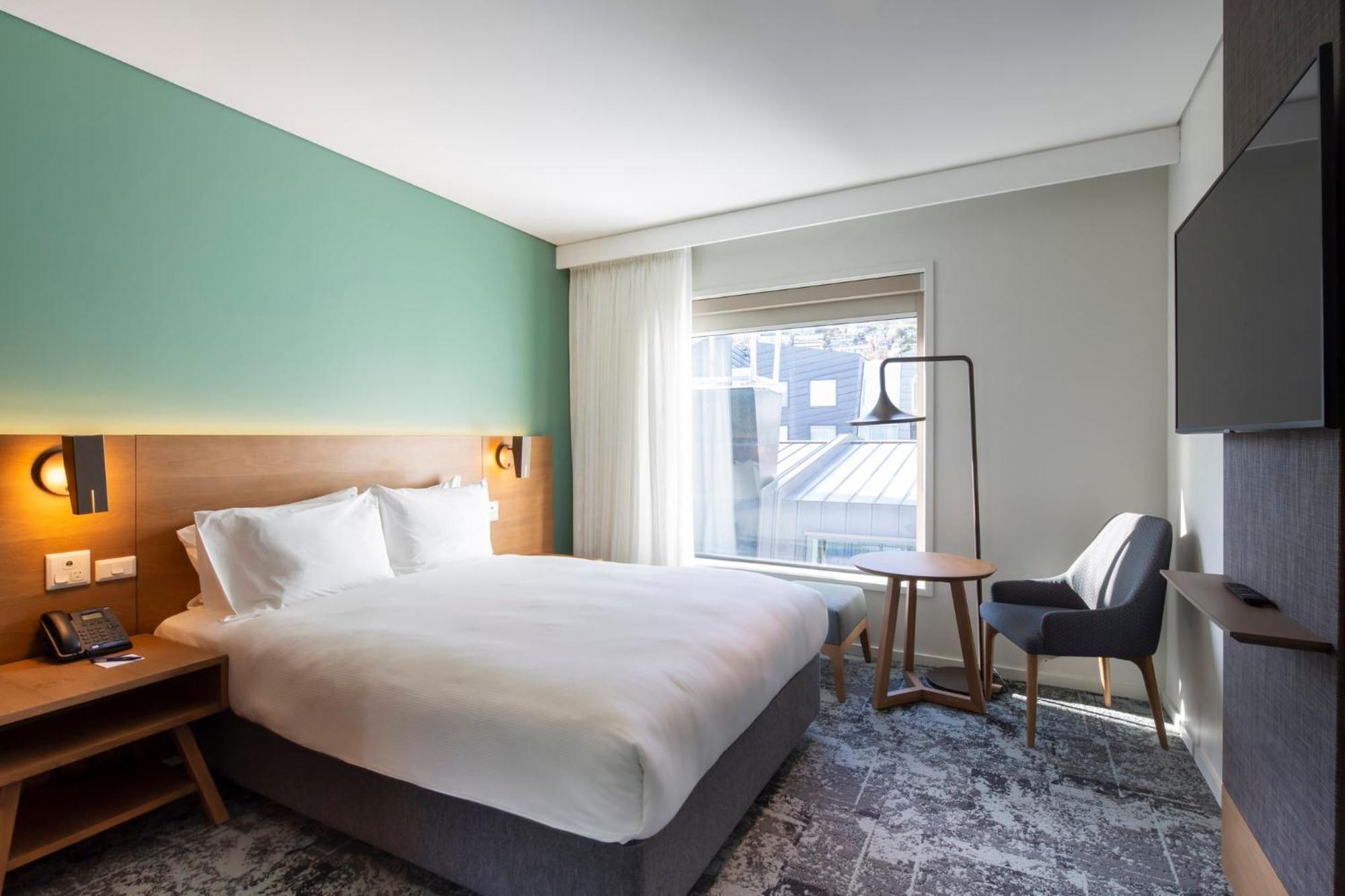 Express & By Ihg Hotel