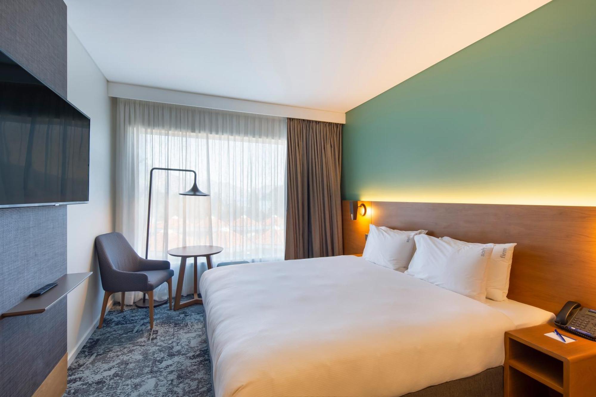 Express & By Ihg