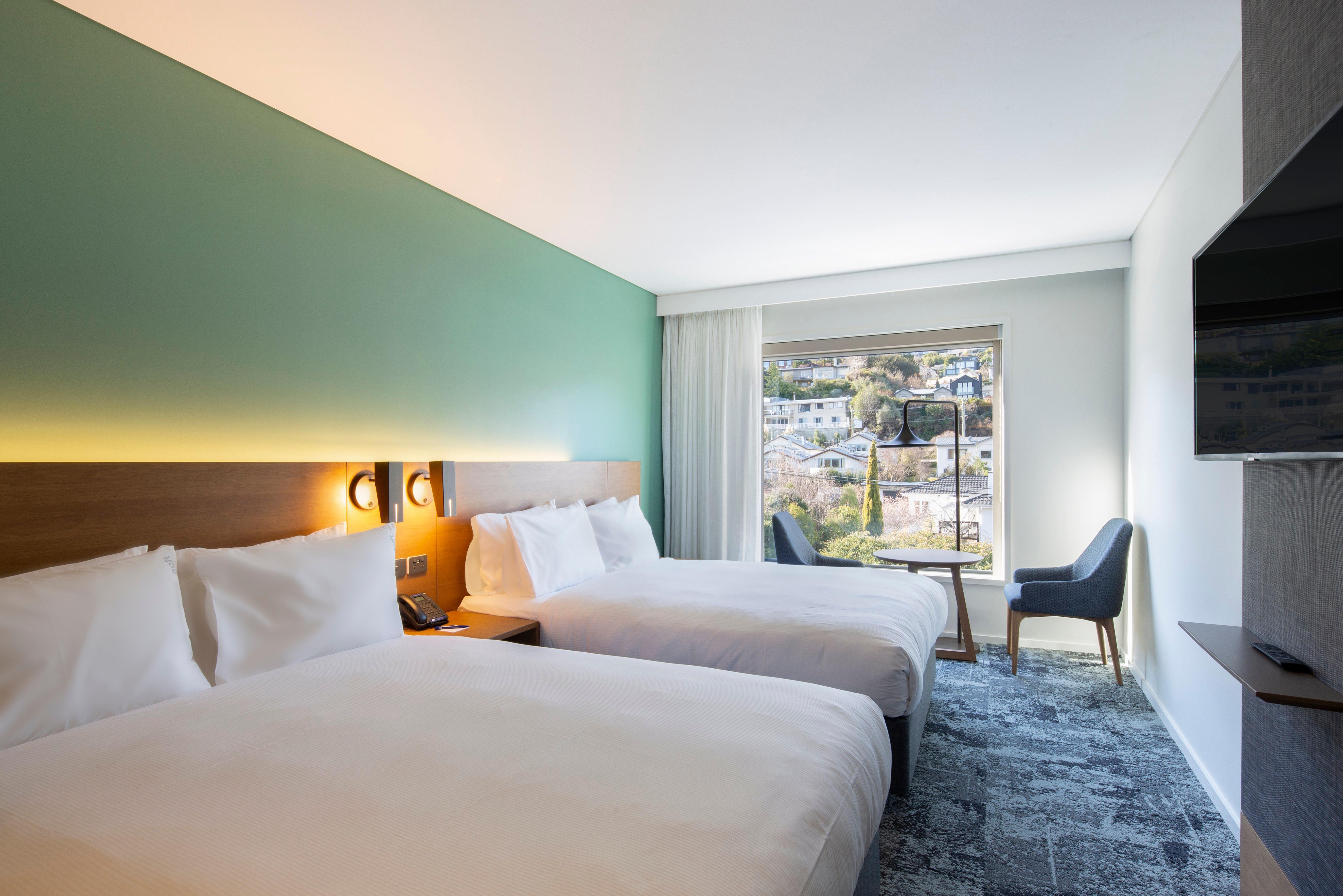 Express & By Ihg 4*
