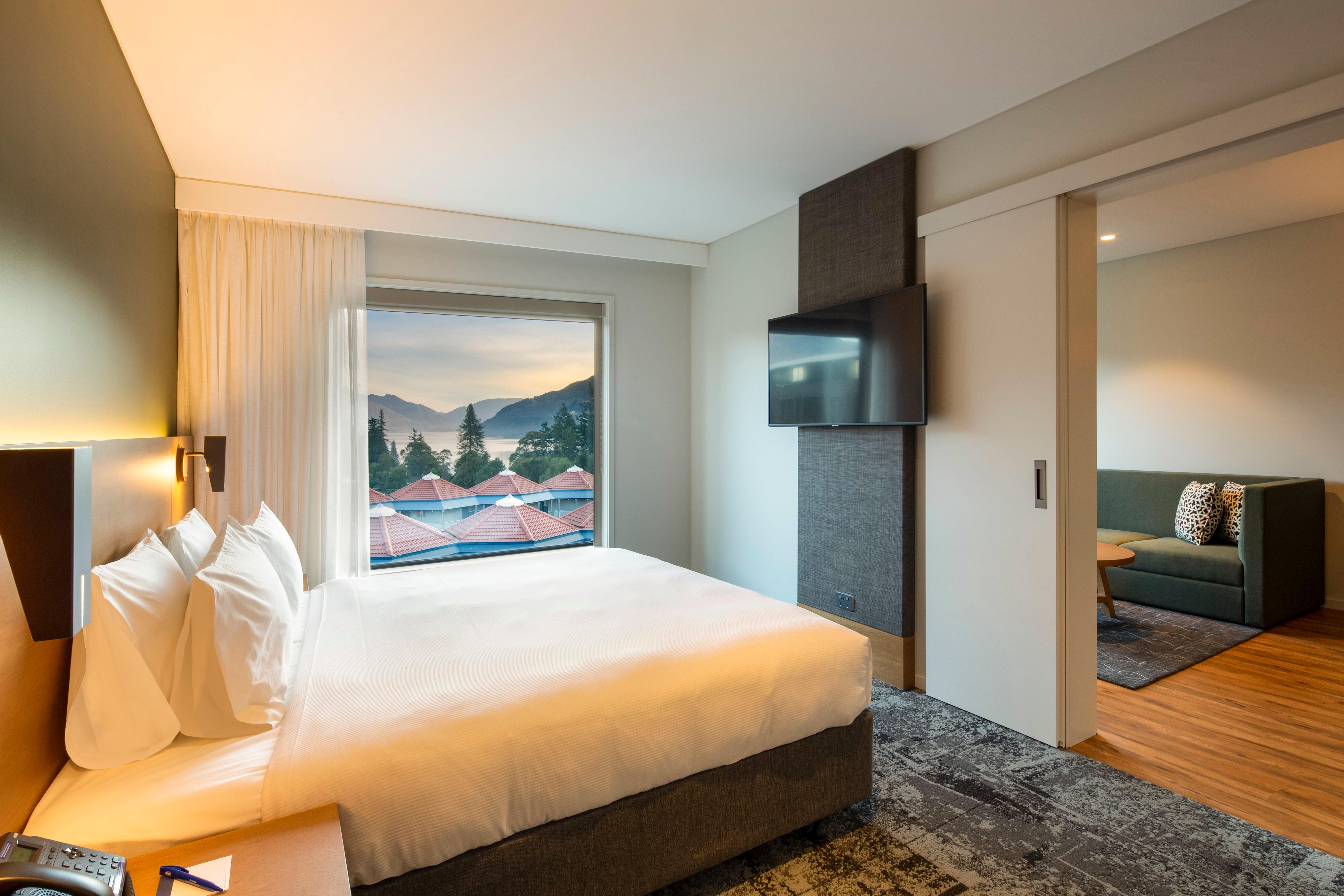 Express & By Ihg Hotel 4*