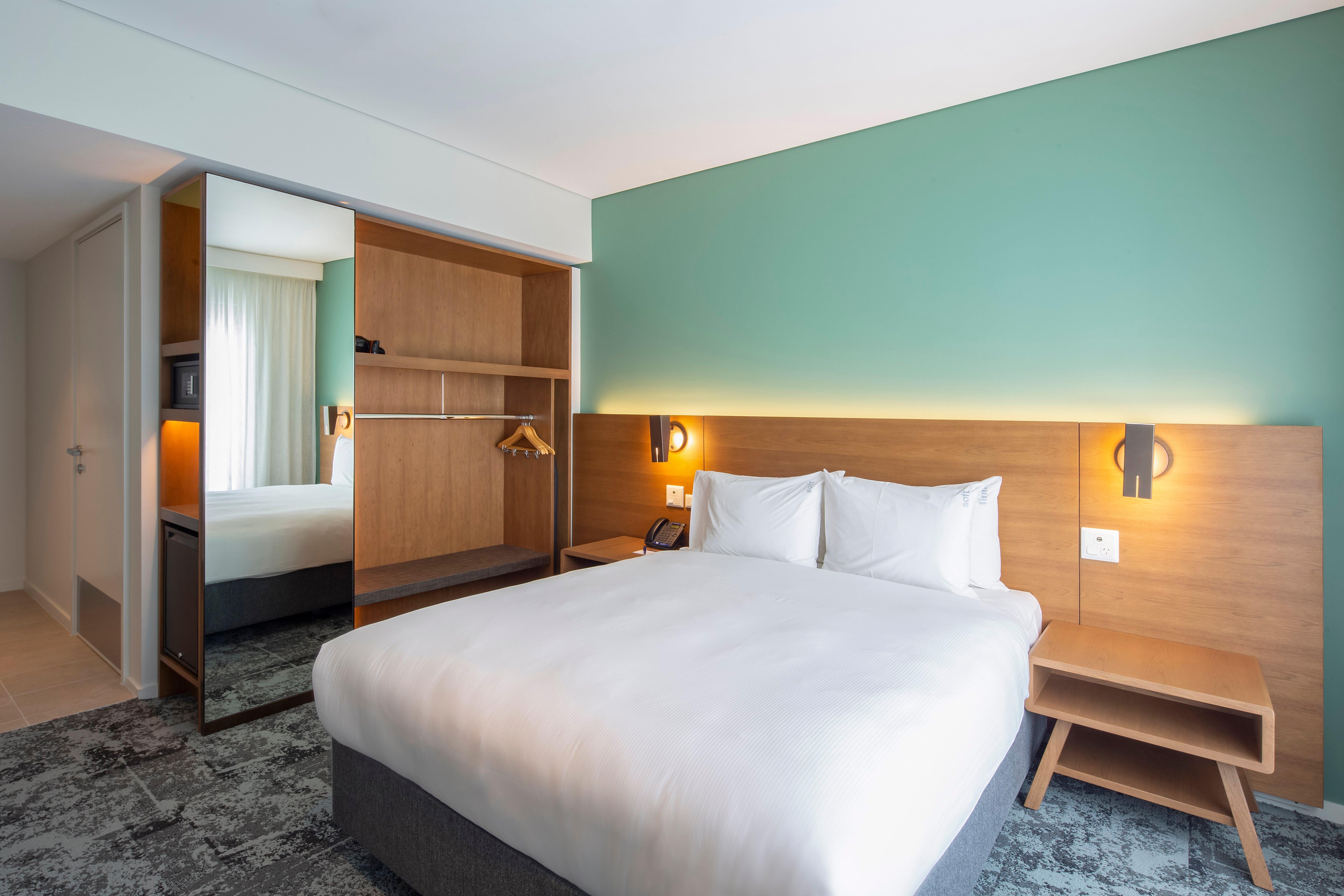 Express & By Ihg