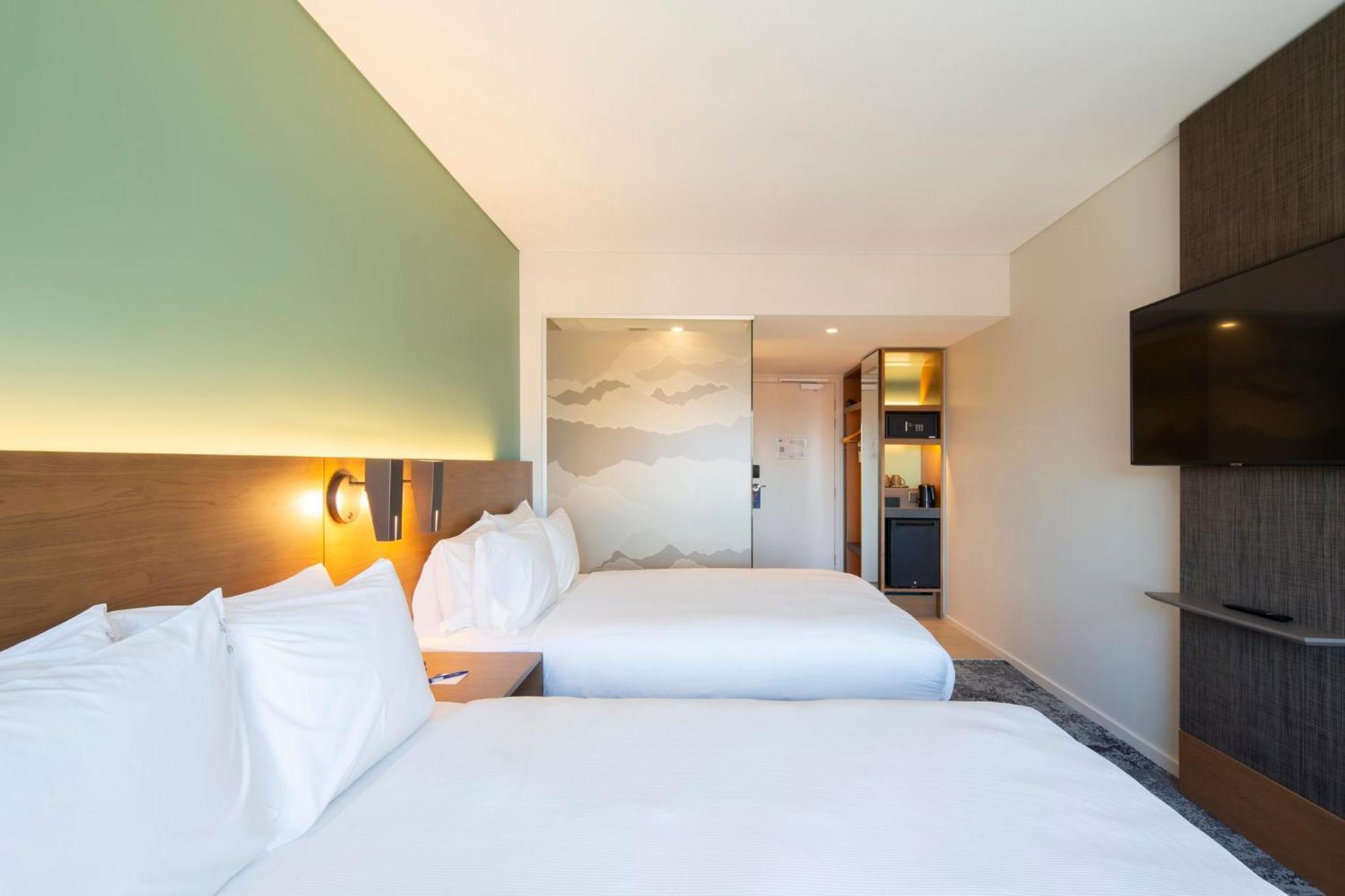 Express & By Ihg Hotel 4*