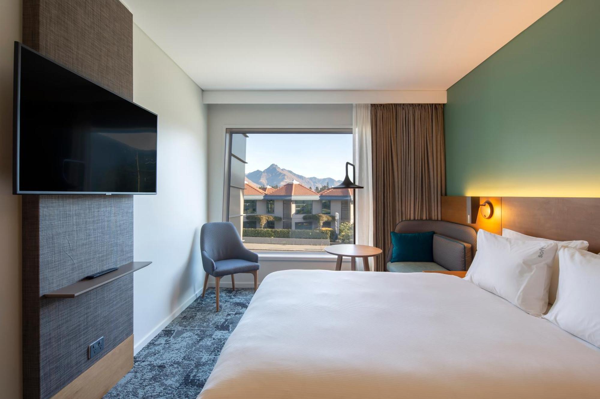 Express & By Ihg Hotel 4*